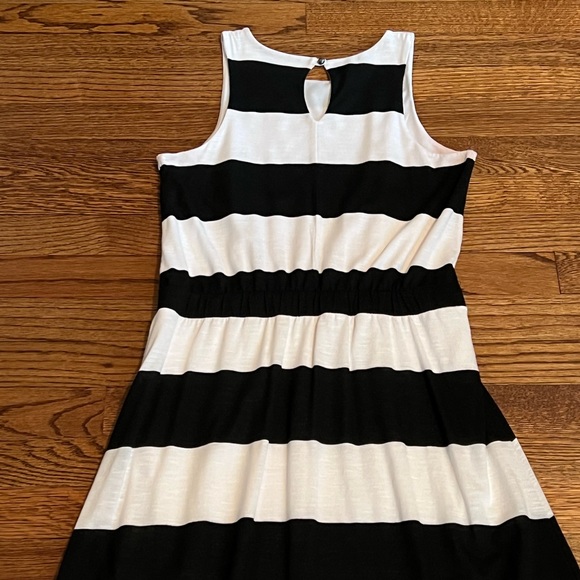 Black and white stripe maxi dress size S - Picture 5 of 6